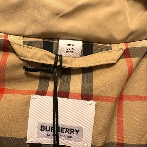 Burberry London trench coat, raincoat/fall type. - Picture 2 of 5